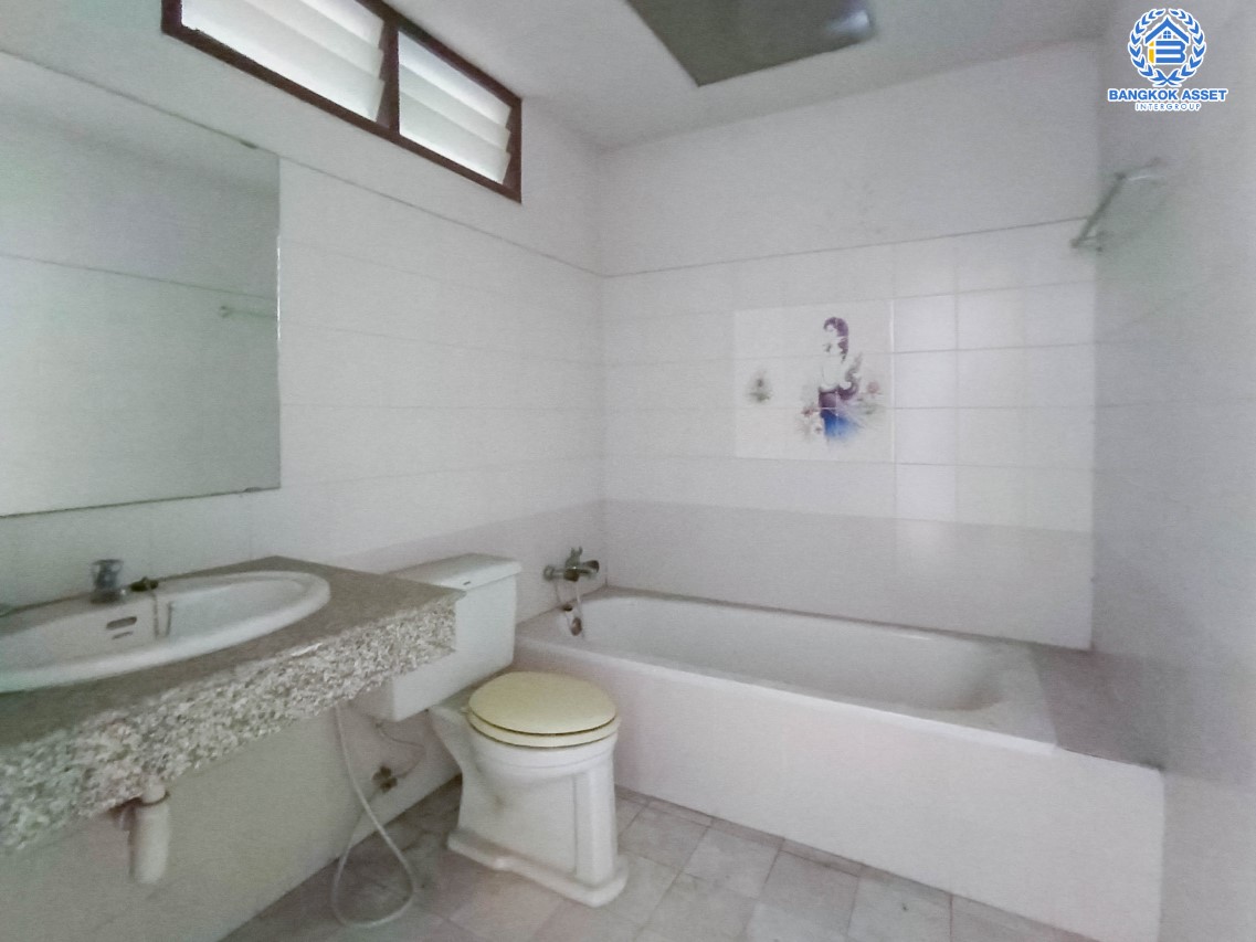 ทาวน์เฮ้าส์มือสอง นนทบุรี ม.กานต์มณี บางกรวย-ไทรน้อย เนื้อที่กว้าง 18 ตร.ว. ภายในสภาพดี พร้อมเข้าอยู่ โครงการเงียบสงบมีความเป็นส่วนตัว ฟังก์ชัน 2 ห้องนอน 2 ห้องน้ำ จอดรถได้ 1 คัน บ้านพร้อมอยู่ ตั้งบนทำเลเดินทางสะดวก เชื่อมต่อถนนบ้านกล้วย-ไทรน้อย และ ถนนบางกรวย-ไทรน้อย จองด่วน!